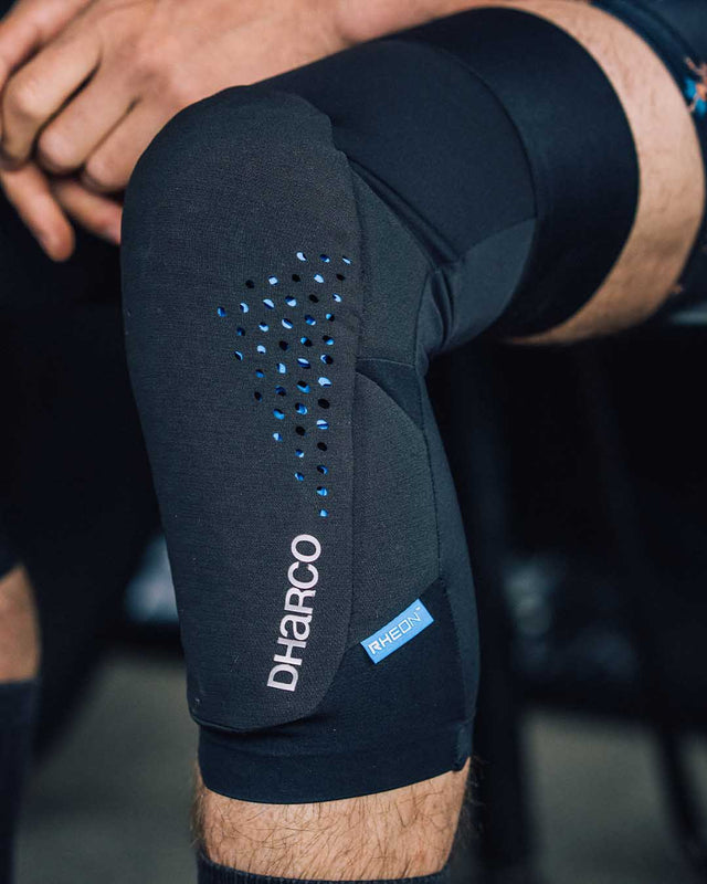 DHARCO Gravity Knee Pad Myriam Nicole Close Up