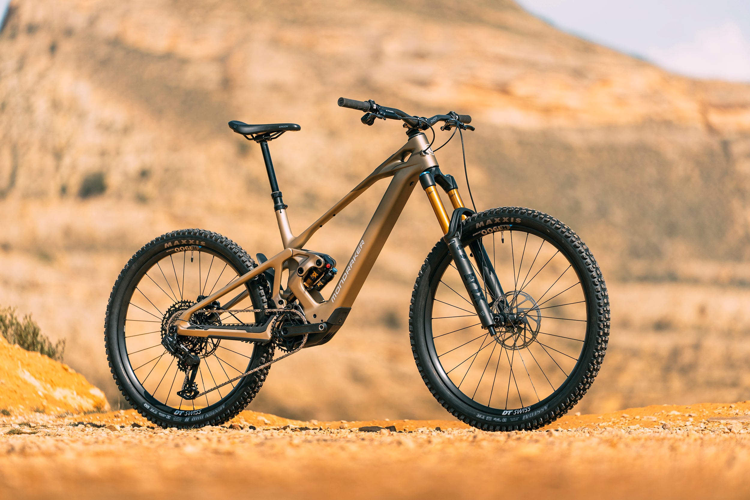 Mondraker ZENDIT RR Saturn Front Lifestyle