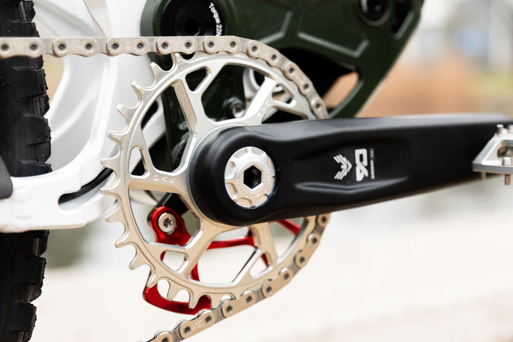 Oak Amulet Chainring and Extractor Cap