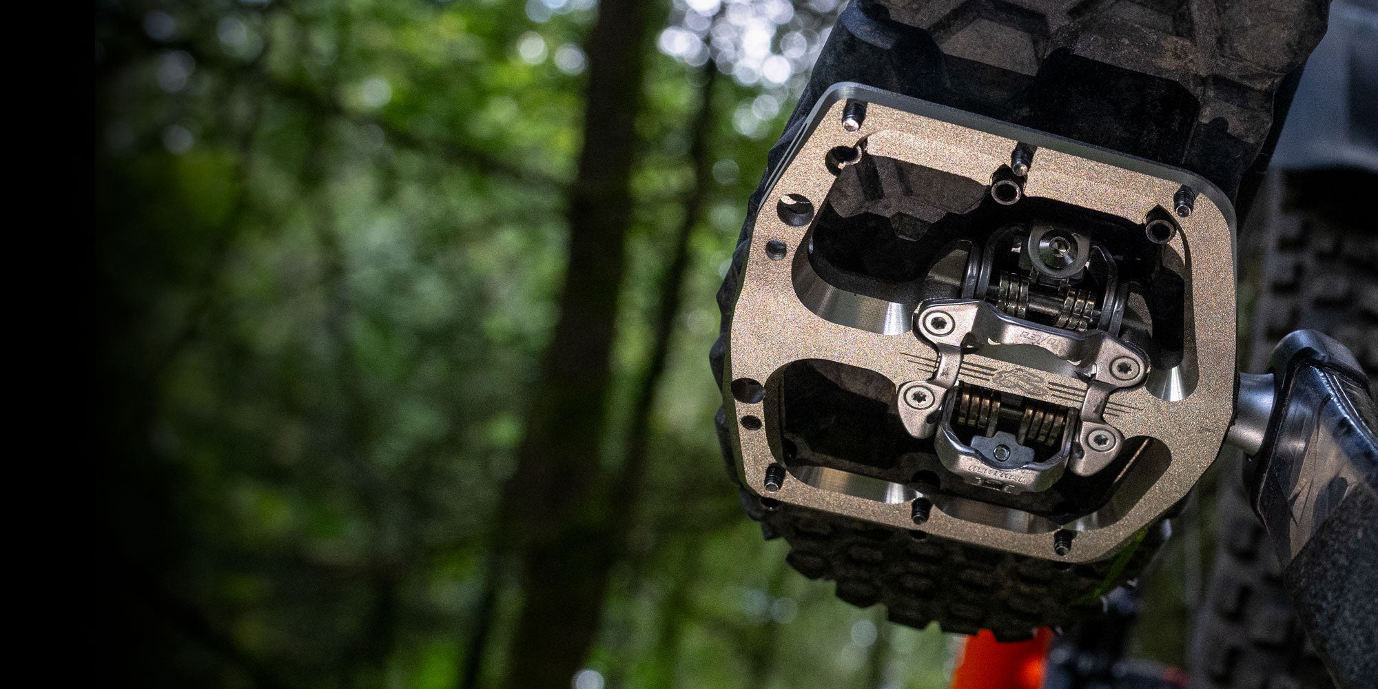 Renthal Revo-DHC Clip Pedals Under Foot