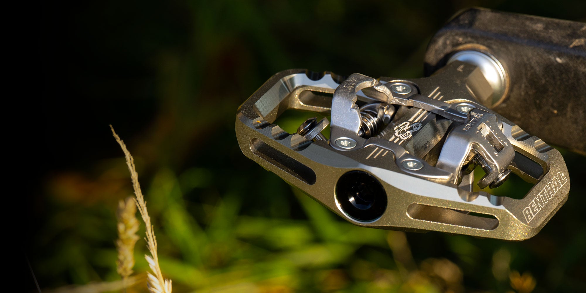 Renthal Revo-TRC Clip Pedals Gold Fitted