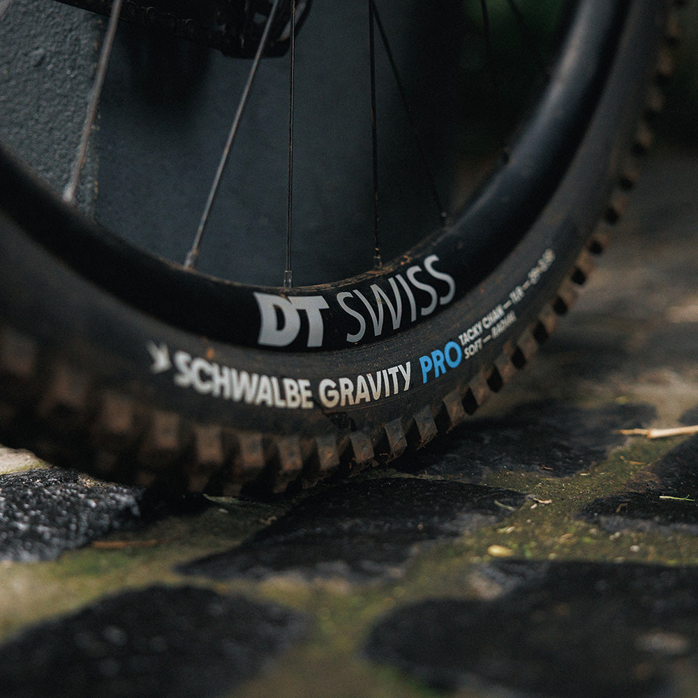 Schwalbe Tacky Chan Gravity Radial Pro - 29 Close Up