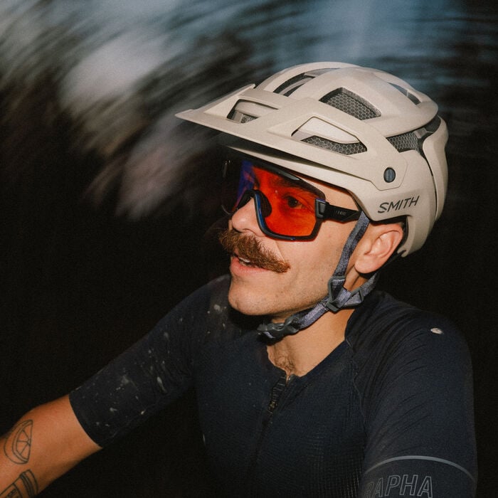 Smith Forefront 3 MIPS Matte Chalk Lifestyle