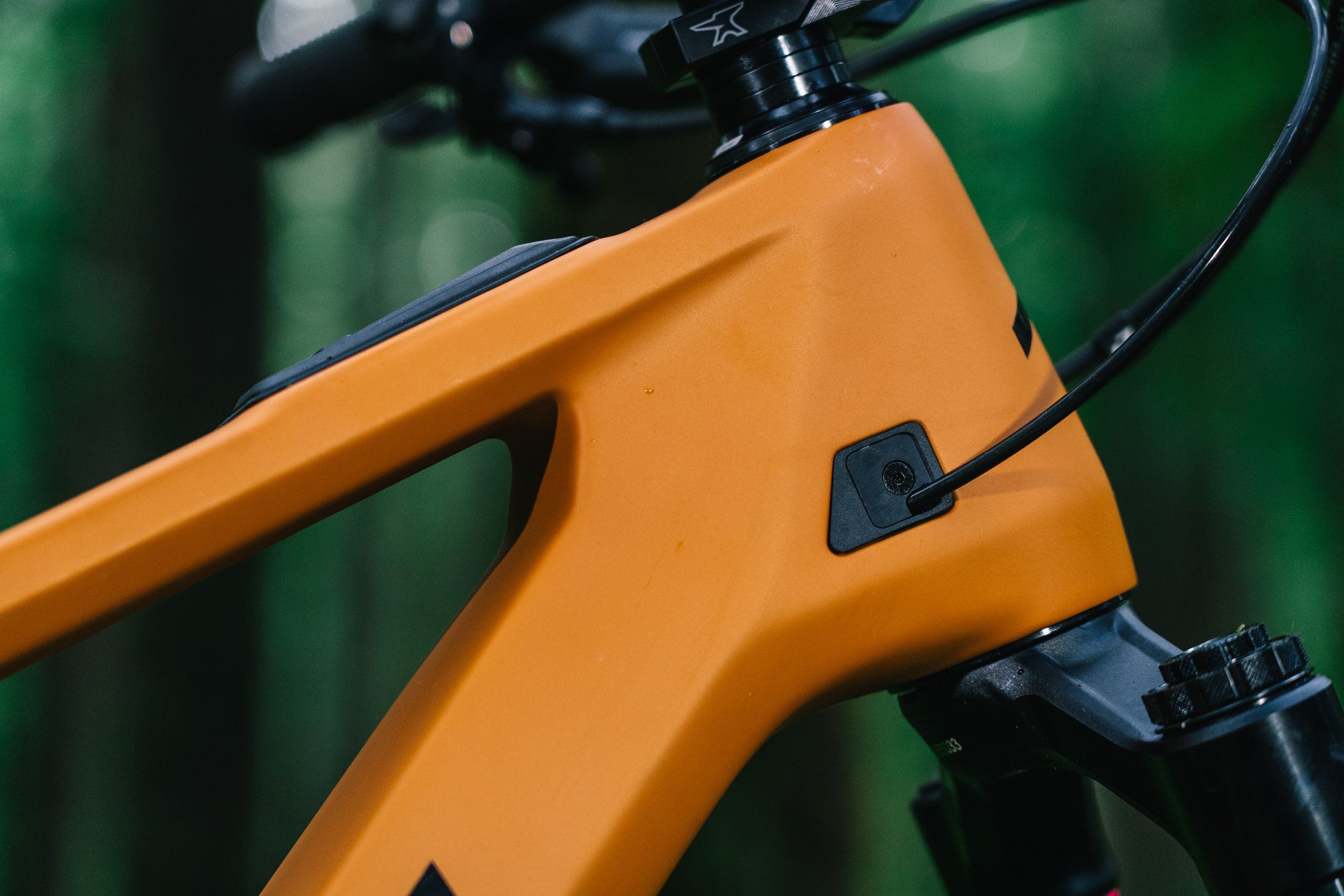Transition Regulator SX Carbon MTB Deore Madrone Gold Cable Routing