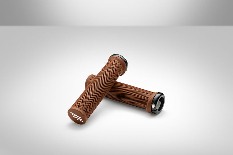 Title LO1 Grips brown