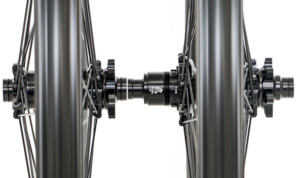 showing the rim width of the industry nine hydra enduro s carbon wheelset 27.5"